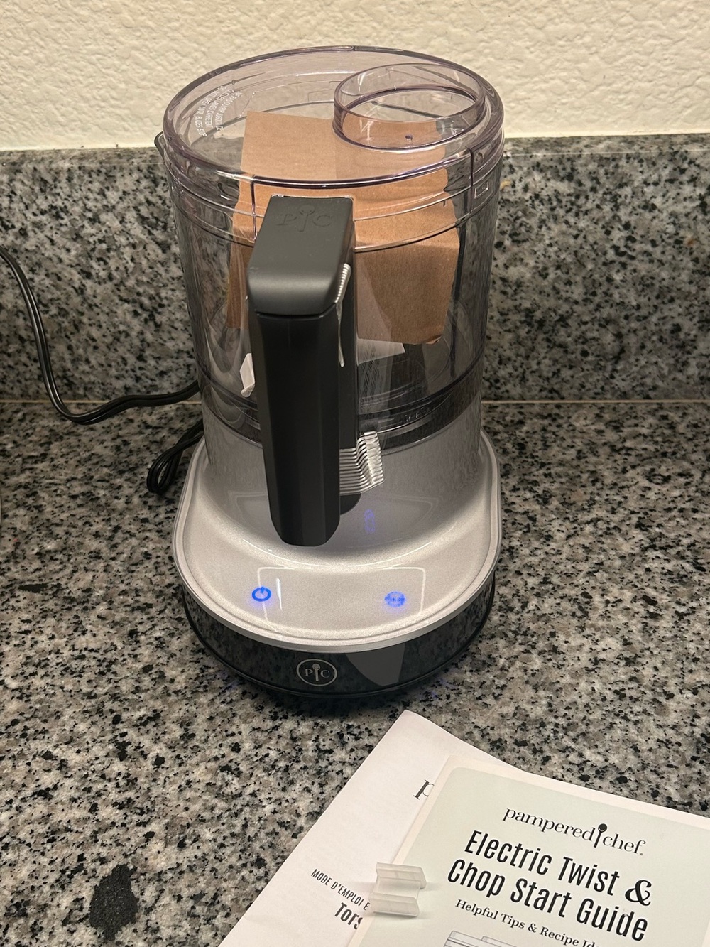 * NEW * Pampered Chef Electric Twist & Chop mini food processor